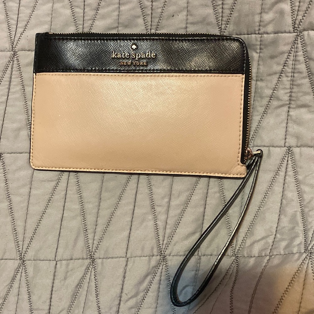 kate spade wallet. in good condition!